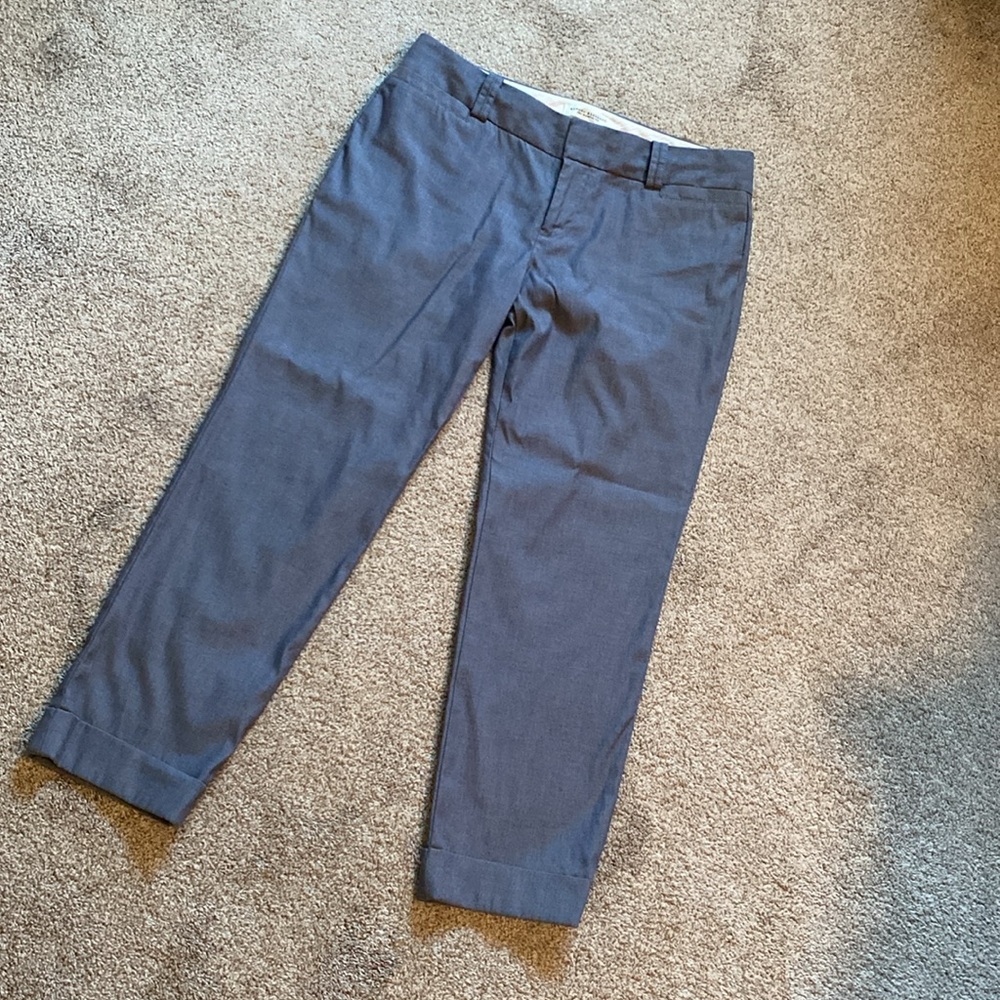 Women’s Banana Republic Martin fit stretch cropped pants. Size 8. Grey